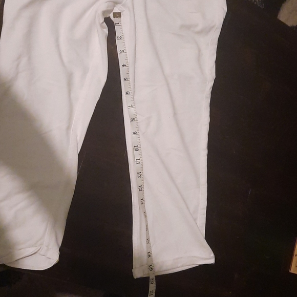 White Fila capris - Picture 9 of 13